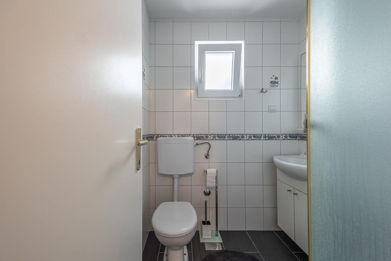 Small Pleasure Apartment *