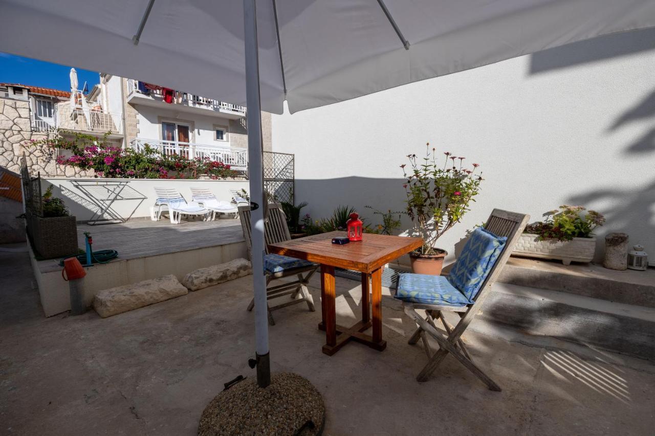 Small Pleasure Apartment Hvar Town